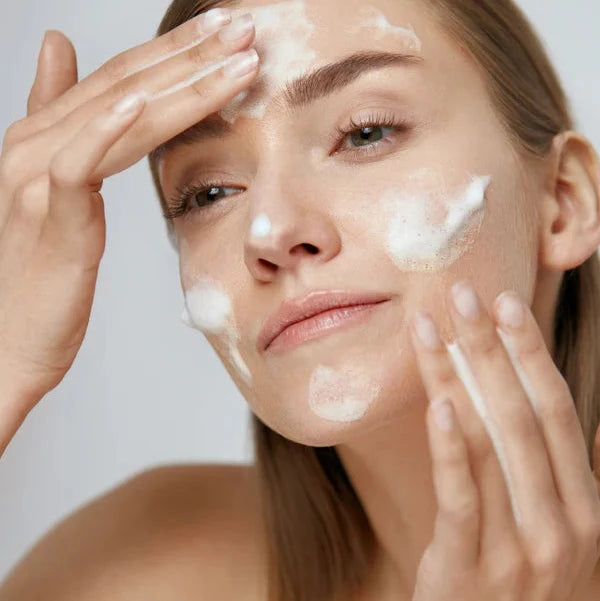 EMANI veido prausiklis "Soft Cloud Cleanser + Makeup Remover", 150ml
